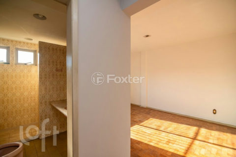 Image 17 - 882829