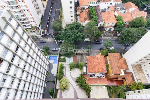 Image 7 - 882847
