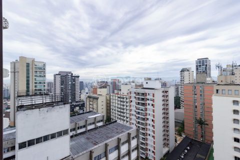Image 4 - 882847