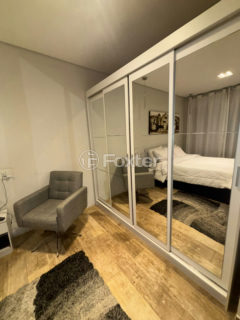 Image 37 - 883017