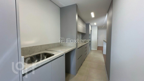Image 7 - 883040