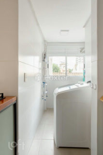 Image 32 - 883068