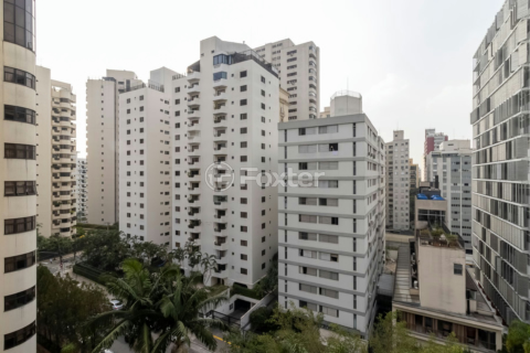 Image 21 - 883115