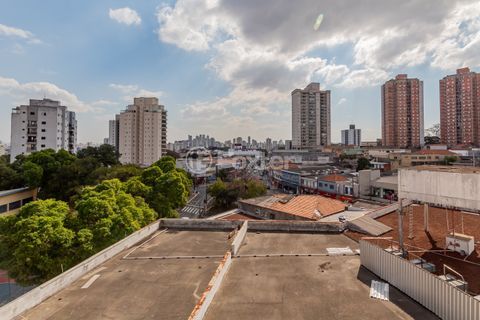 Image 4 - 883520