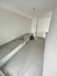 Image 3 - 883579