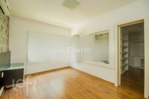 Image 4 - 883622