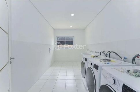 Image 8 - 883641