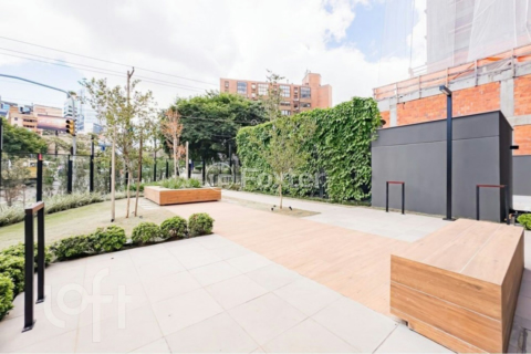 Image 24 - 883645