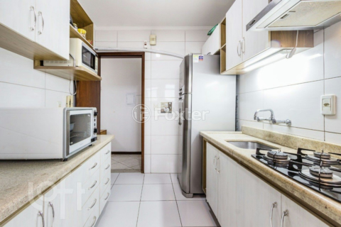Image 9 - 883669