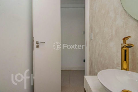 Image 13 - 883776