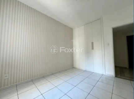 Image 7 - 884079