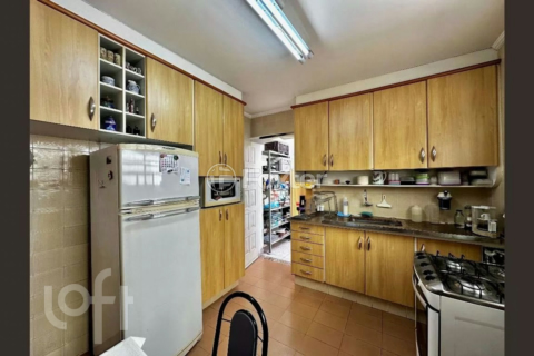 Image 7 - 884216