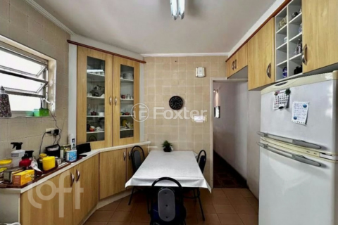 Image 9 - 884216