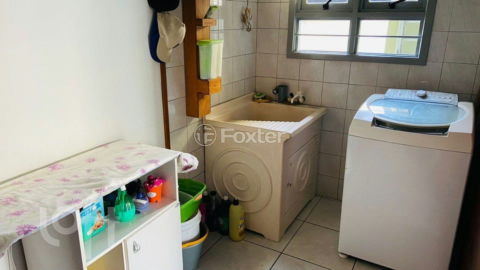 Image 8 - 884228