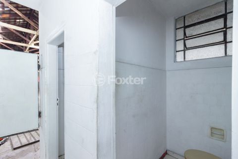 Image 15 - 884313