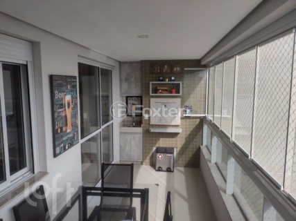 Image 1 - 884314