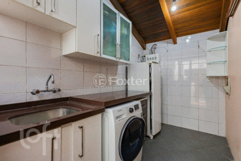 Image 7 - 884346