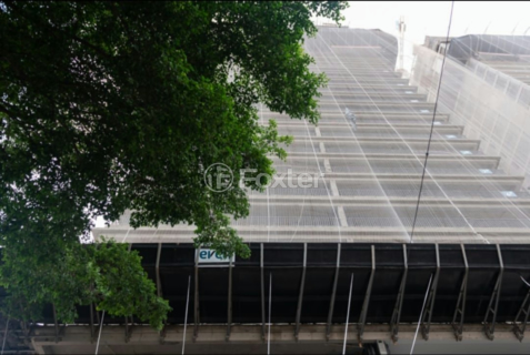 Image 8 - 884370