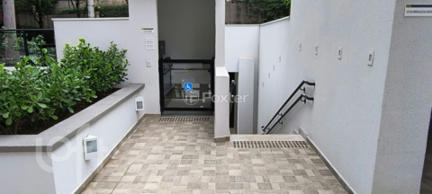 Image 17 - 884380