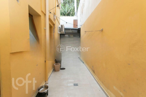 Image 8 - 884385