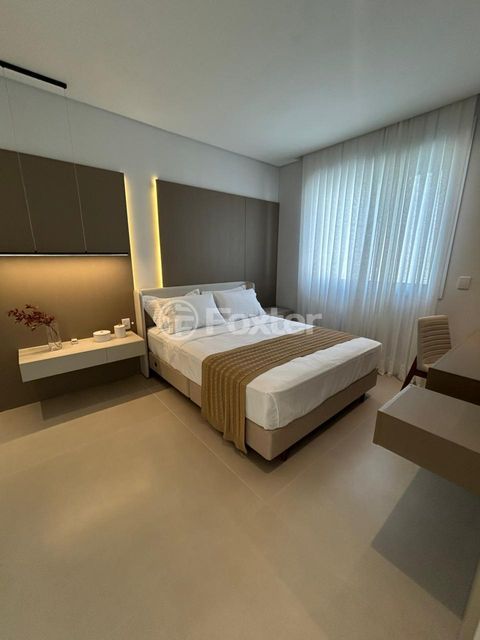 Image 14 - 884434