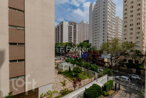 Image 8 - 884449