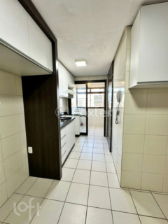 Image 11 - 884471