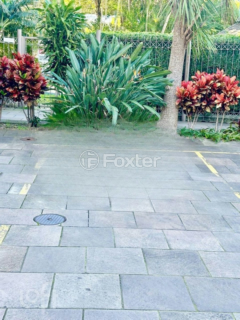 Image 36 - 884544