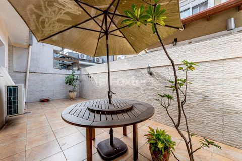 Image 9 - 884552