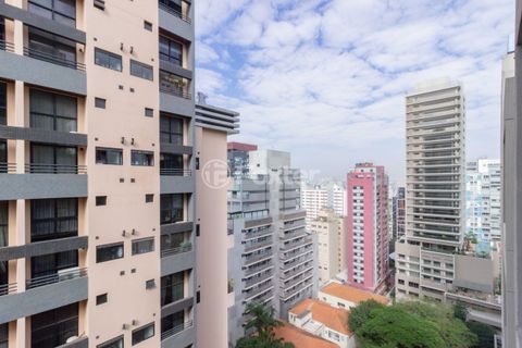 Image 21 - 884554