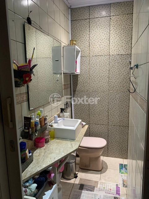 Image 6 - 884586