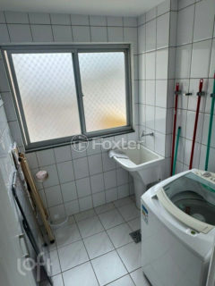 Image 21 - 884672