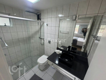 Image 19 - 884672