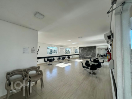 Image 24 - 884696