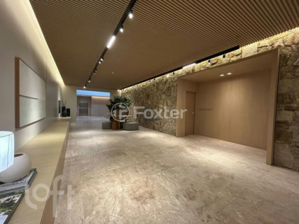Image 23 - 884700