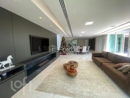Image 11 - 884733