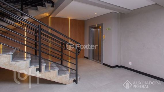 Image 7 - 884744