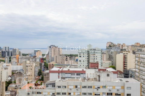 Image 32 - 884747