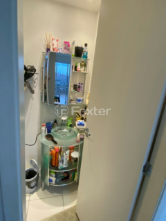 Image 7 - 884760