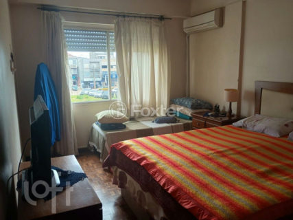 Image 10 - 884815