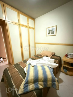 Image 7 - 884843