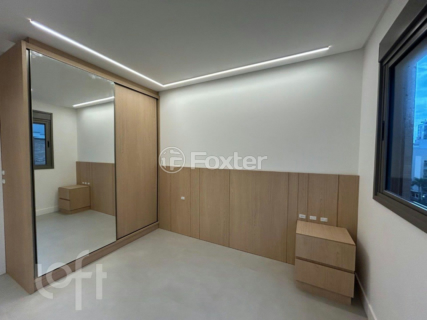 Image 5 - 884862