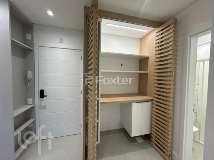 Image 9 - 884862