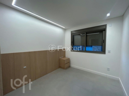 Image 6 - 884862