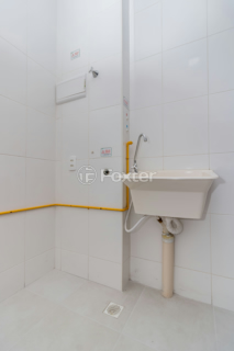 Image 8 - 884909