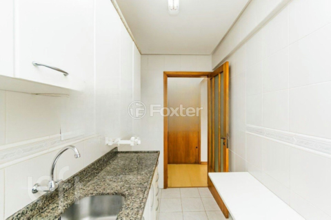 Image 8 - 884938