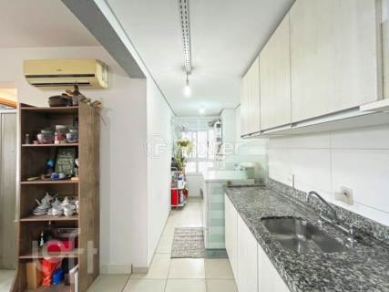 Image 9 - 884951
