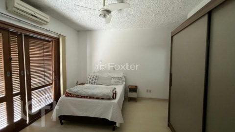 Image 12 - 885303