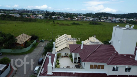 Image 8 - 885325
