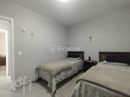 Image 7 - 885357